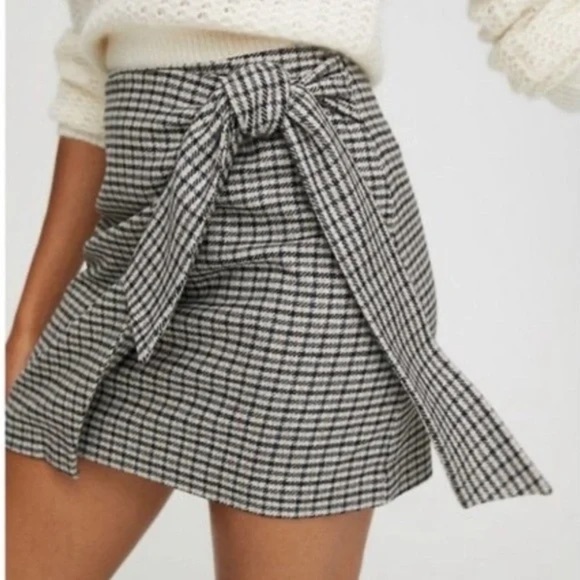 Aritzia Wilfred Wool Cashmere Plaid Tie Front Mini Skirt Holiday Academia - Picture 1 of 5